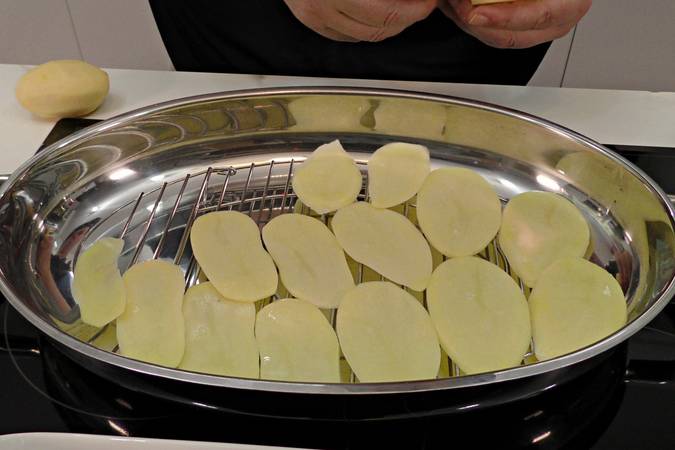 Lubina al horno con patatas paso 1