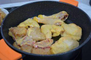 pollo con salsa de nueces paso 1