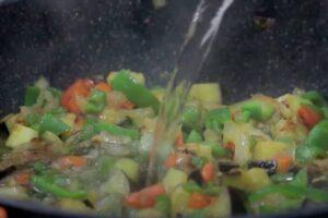 pollo con salsa de nueces paso 4