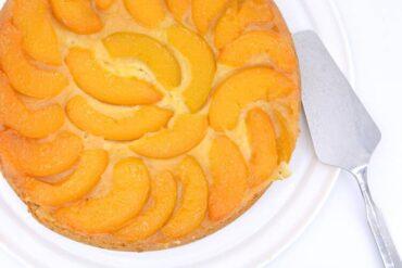 pastel de melocotón en almíbar