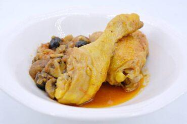 guiso de pollo con aceitunas