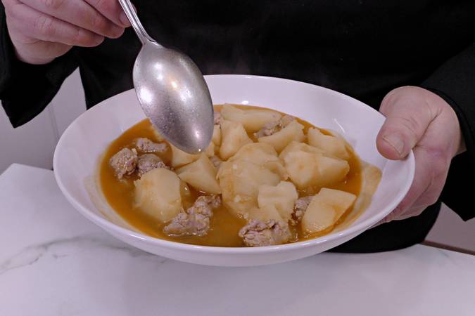 patatas con salchichas paso 7