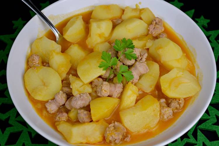 patatas con salchichas