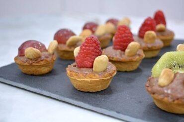 tartaletas de chocolate con frutas