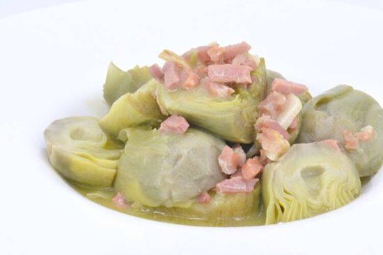 alcachofas en salsa con jamon