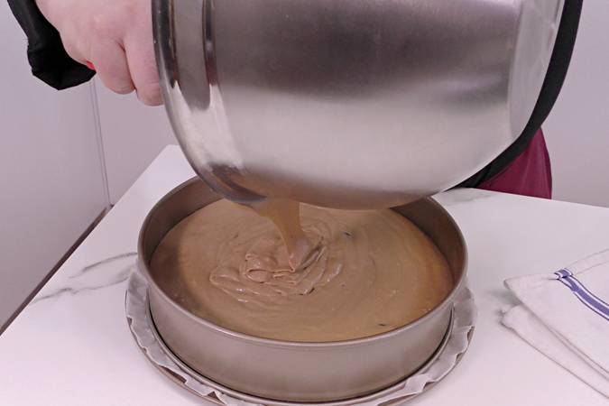 bizcocho de chocolate y queso crema paso 7