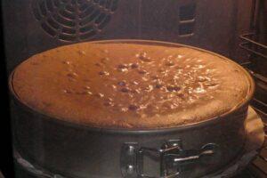 bizcocho de chocolate y queso crema paso 8