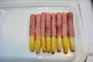 Espárragos con bechamel y gratinados con queso paso 3