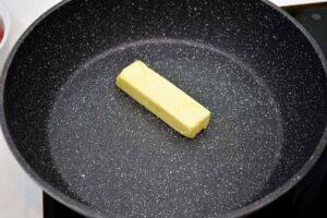 Espárragos con bechamel y gratinados con queso paso 4