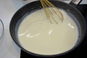 Espárragos con bechamel y gratinados con queso paso 5