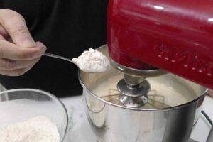 bizcocho con frutas caramelizadas paso 4