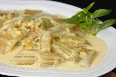 cardo con salsa de almendras