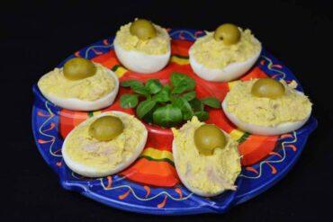 huevos rellenos de atún