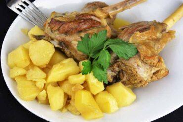 jarretes de cordero asado en cazuela