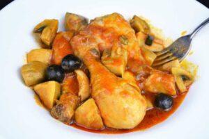 Pollo Guisado con pisto y champiñones paso final