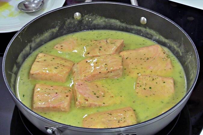 Salmón en salsa verde paso 4