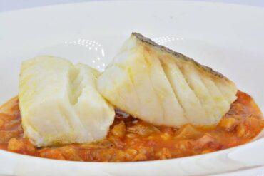Solomillo de bacalao con manitas de cerdo