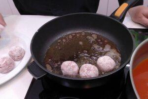 albóndigas con salsa de tomate, paso 3