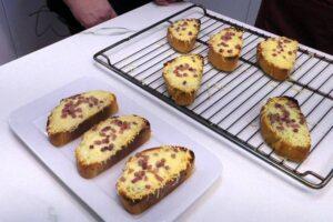 pan de ajo con queso y jamón paso 4