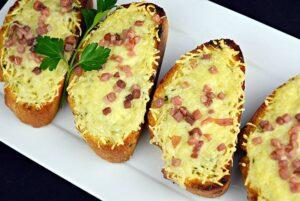 pan de ajo con queso y jamón paso 5