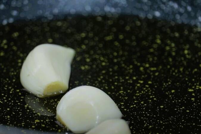 Salmonetes con patatas al ajillo paso 1