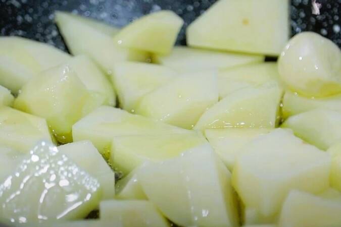 Salmonetes con patatas al ajillo paso 3