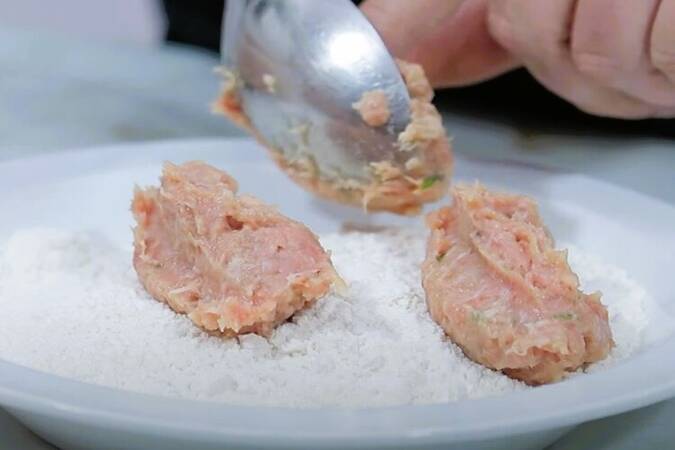 Albóndigas en salsa con pimientos del piquillo paso 2