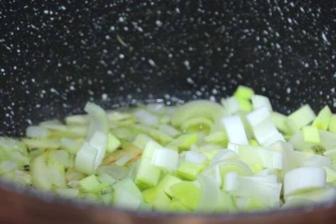 Cazuela de patatas con corvina paso 1