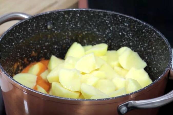 Cazuela de patatas con corvina paso 3