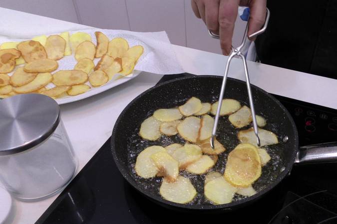 pastel de patatas con jamón ibérico paso 1