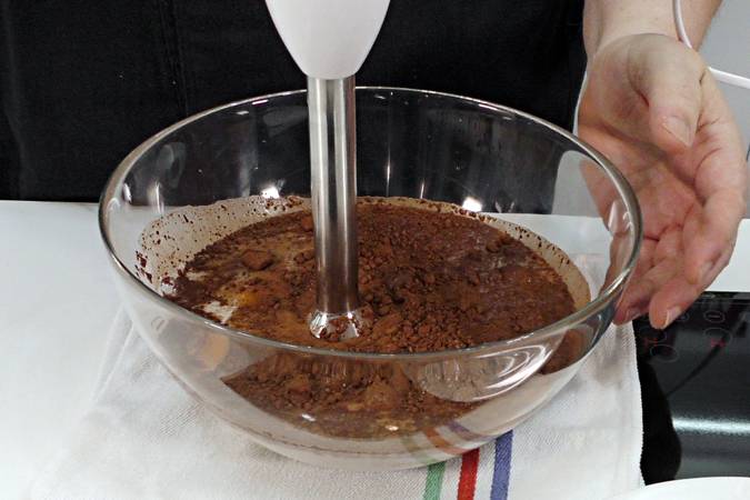 flan de chocolate sin horno paso 1