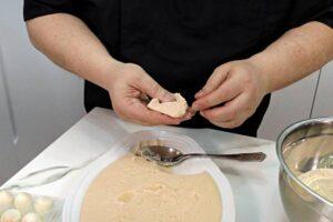 croquetas rellenas con huevo cocido paso 5