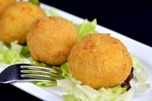 croquetas rellenas con huevo cocido paso 8