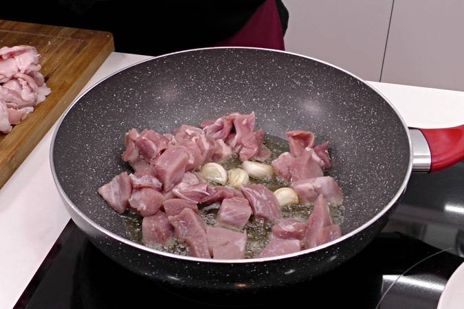 secreto de cerdo con salsa paso 1