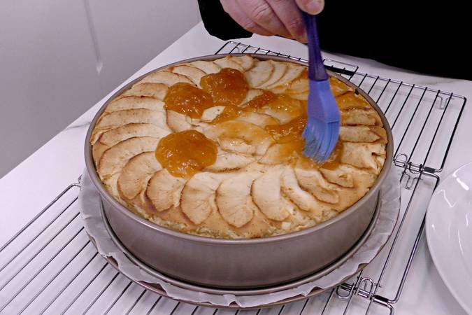 tarta de manzana con leche condensada paso 9