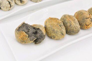 croquetas de calamares en su tinta