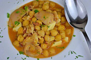 garbanzos con manitas de cerdo