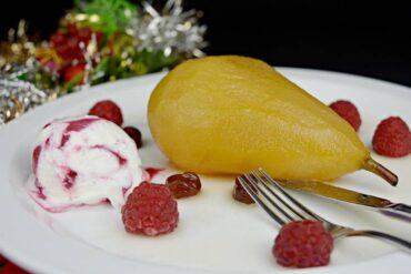 peras al vino blanco