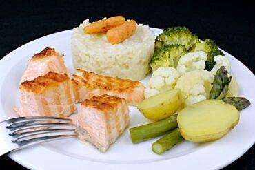 salmon a la plancha con arroz