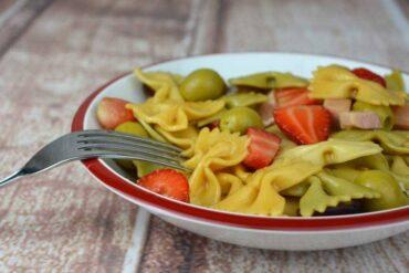ensalada de pasta con frutas