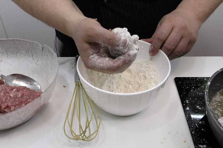 Albóndigas con salsa de almendras paso 3
