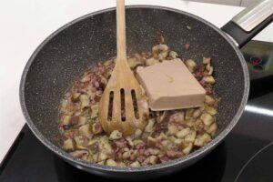 Empanadillas con revuelto de setas y foie paso 2