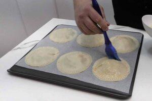 Empanadillas con revuelto de setas y foie paso 6