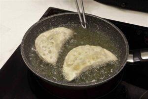 Empanadillas con revuelto de setas y foie paso 8