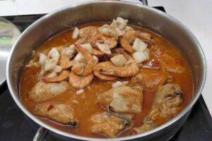 Pollo con sepia y langostinos paso 5