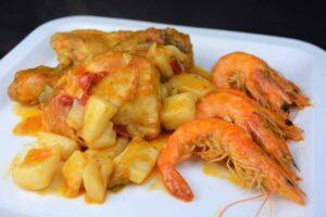 Pollo con sepia y langostinos paso final