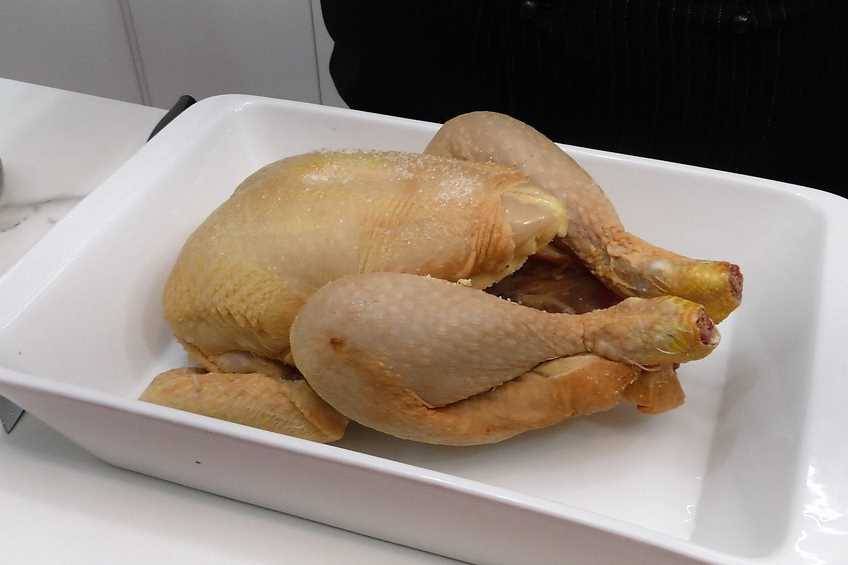 Pollo asado con salsa Strogonoff paso 1