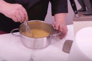 Tarta de coco y gelatina de piña paso 5