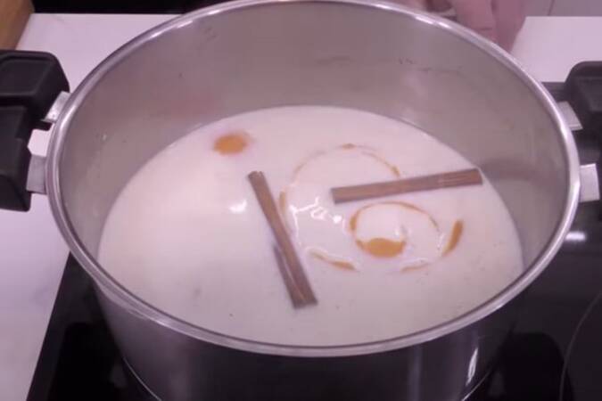 Piña rellena con crema catalana paso 1