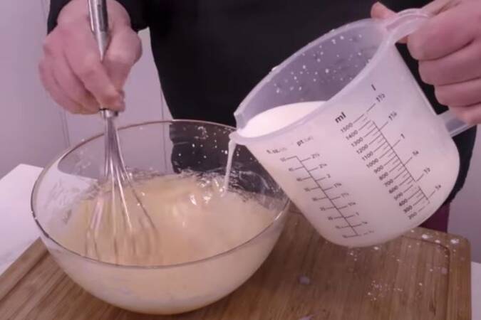 Piña rellena con crema catalana paso 2